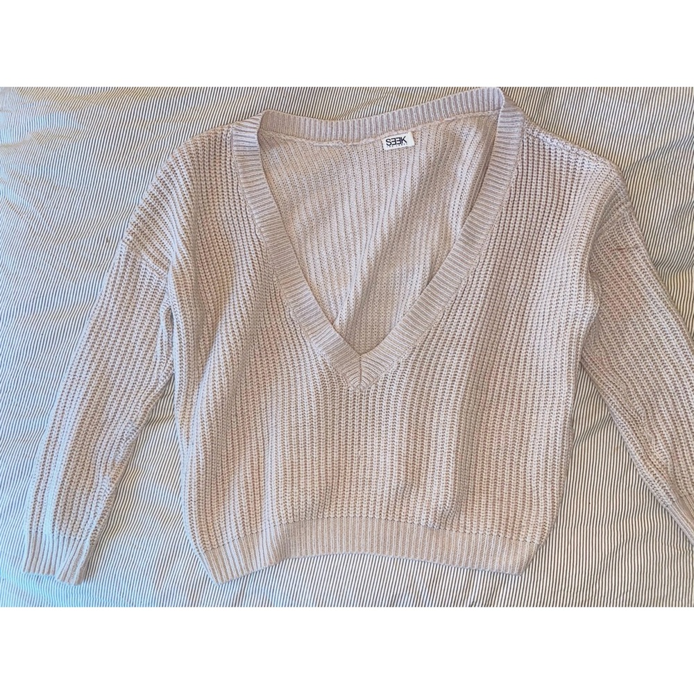 Dusty light pink deep V-neck sweater